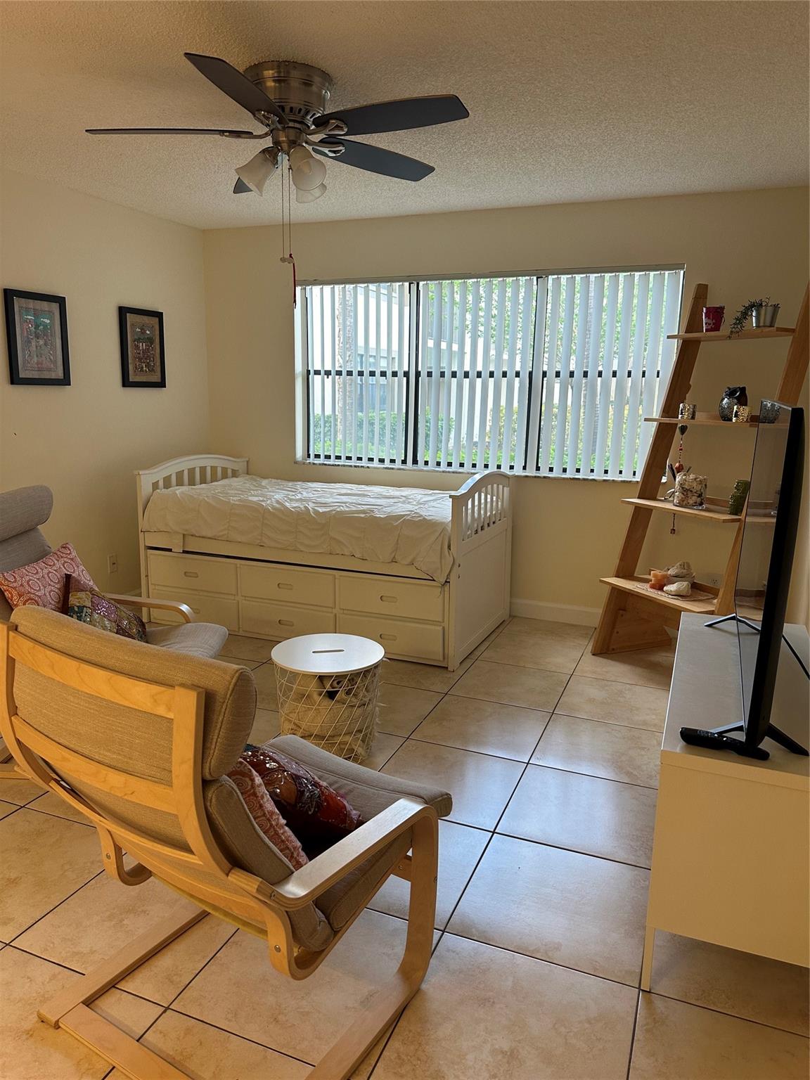 HOLLYWOOD PARC CONDOMINIU - Residential Lease