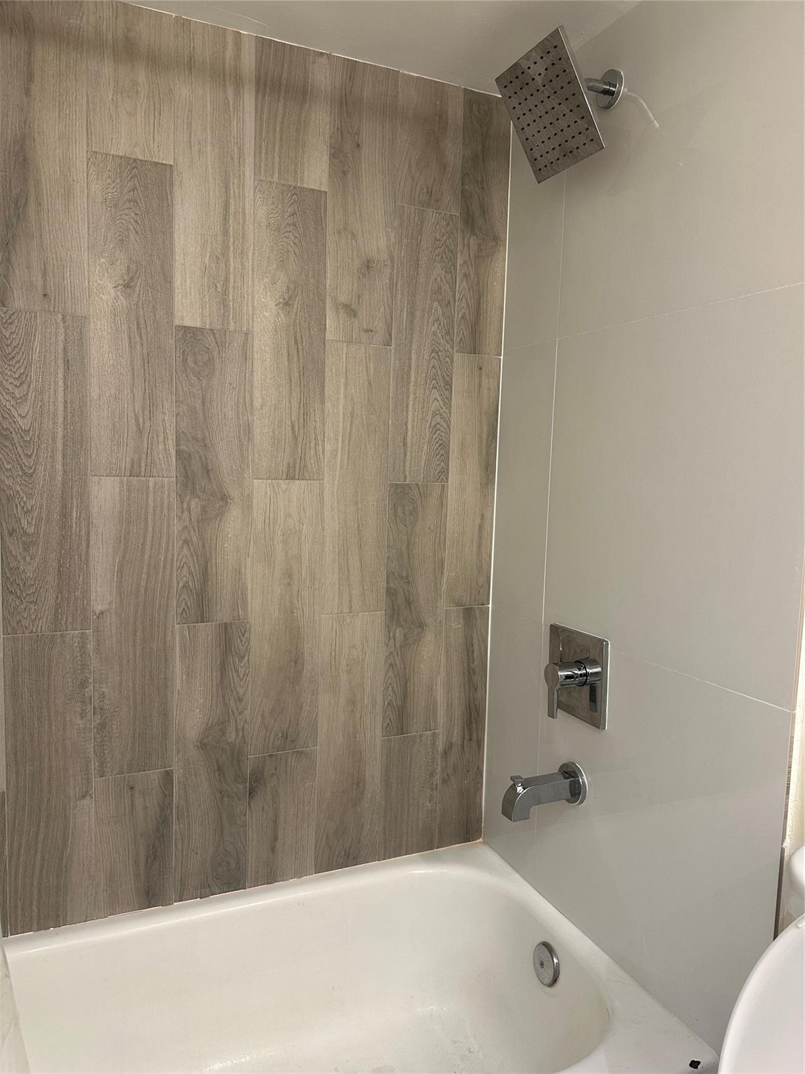 HOLLYWOOD PARC CONDOMINIU - Residential Lease