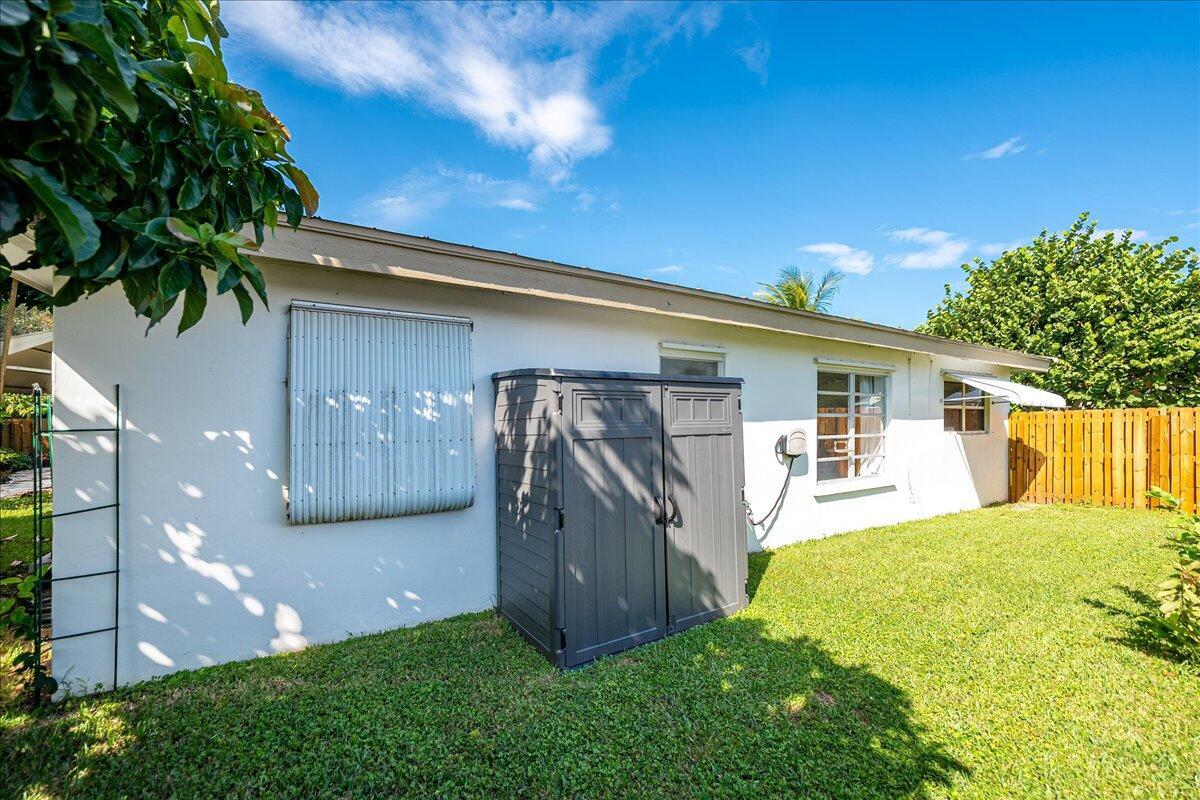VERO SHORES UNIT 1 - Residential
