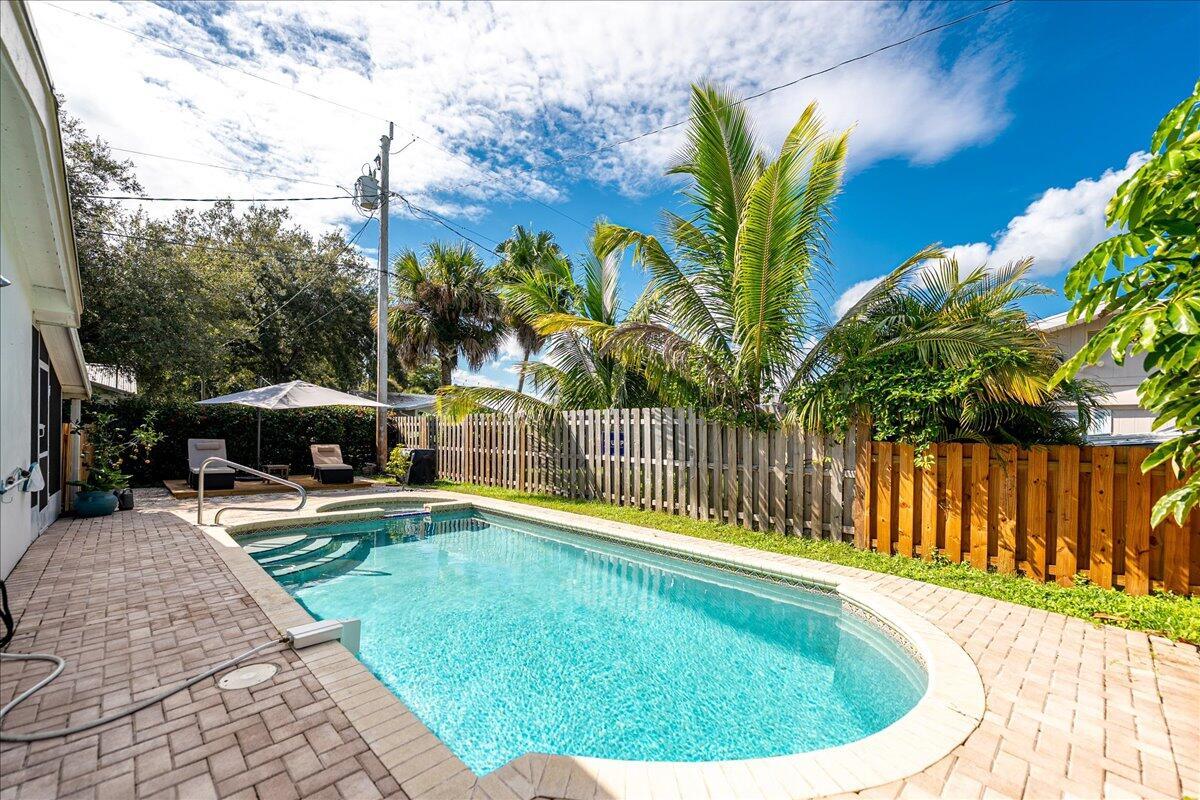 VERO SHORES UNIT 1 - Residential