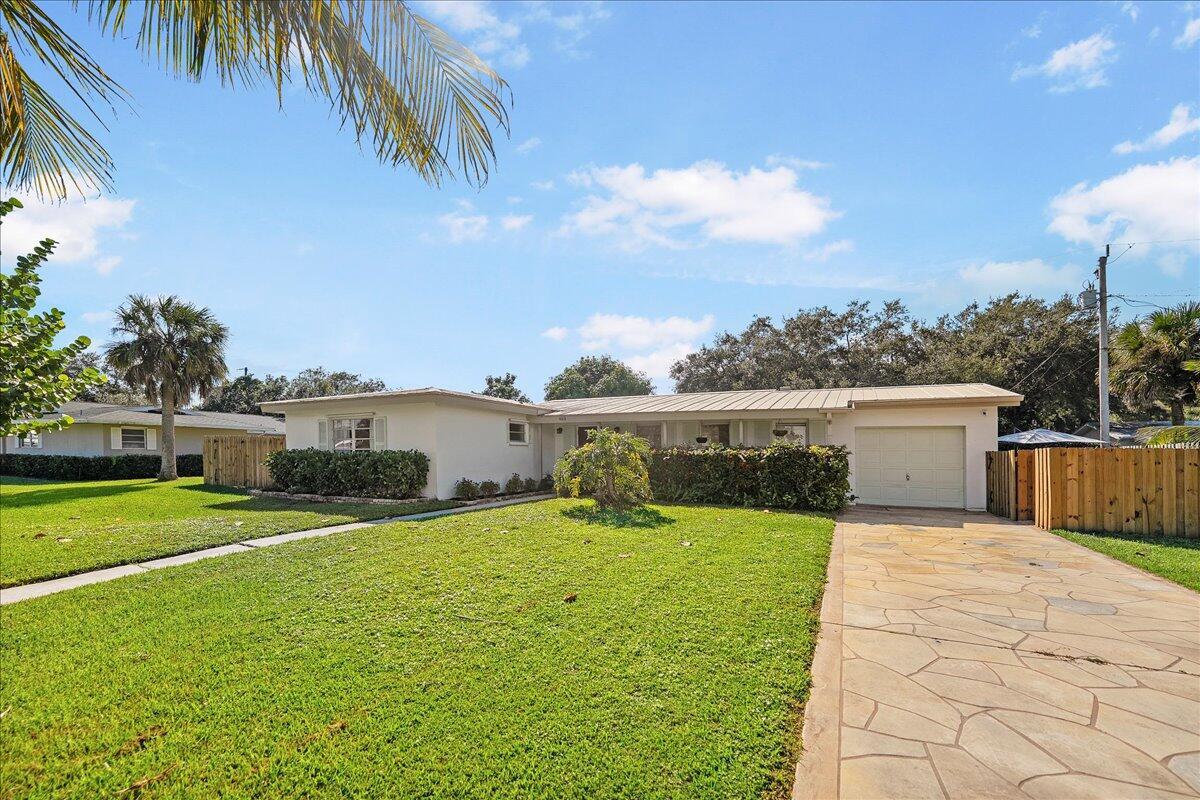 VERO SHORES UNIT 1 - Residential