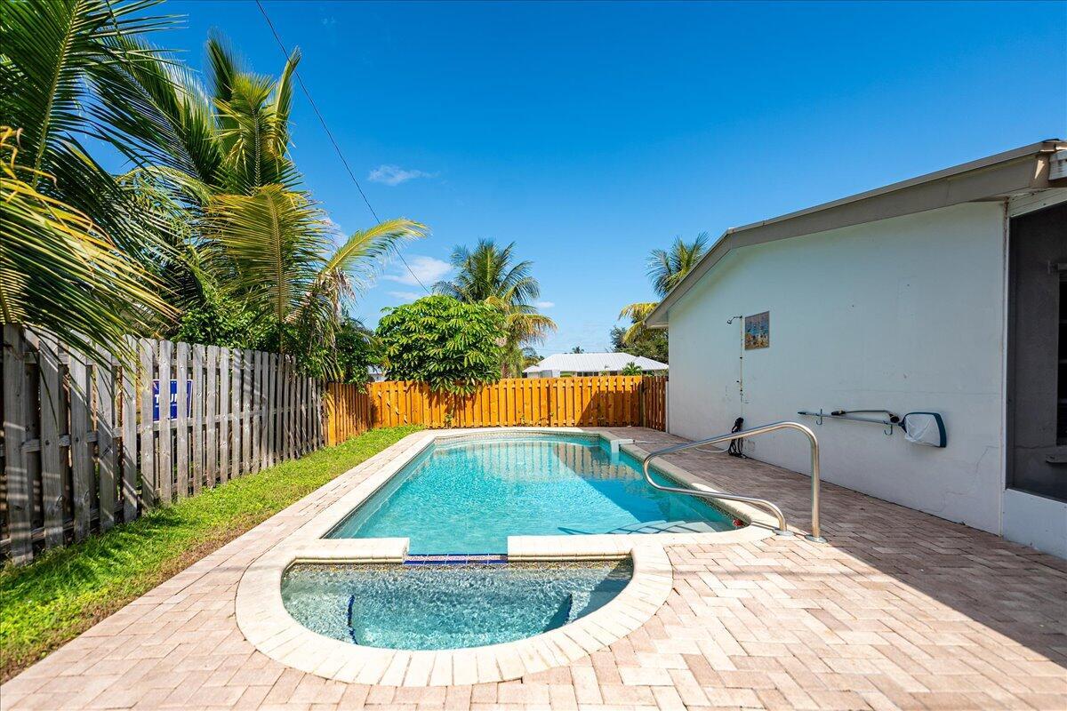 VERO SHORES UNIT 1 - Residential