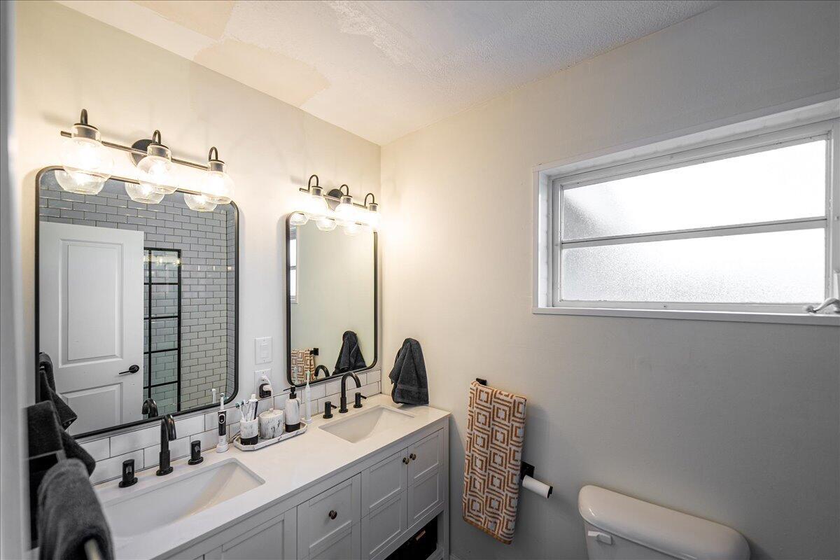 VERO SHORES UNIT 1 - Residential