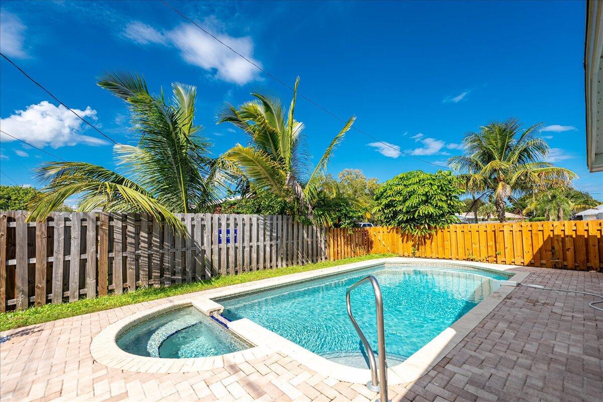VERO SHORES UNIT 1 - Residential