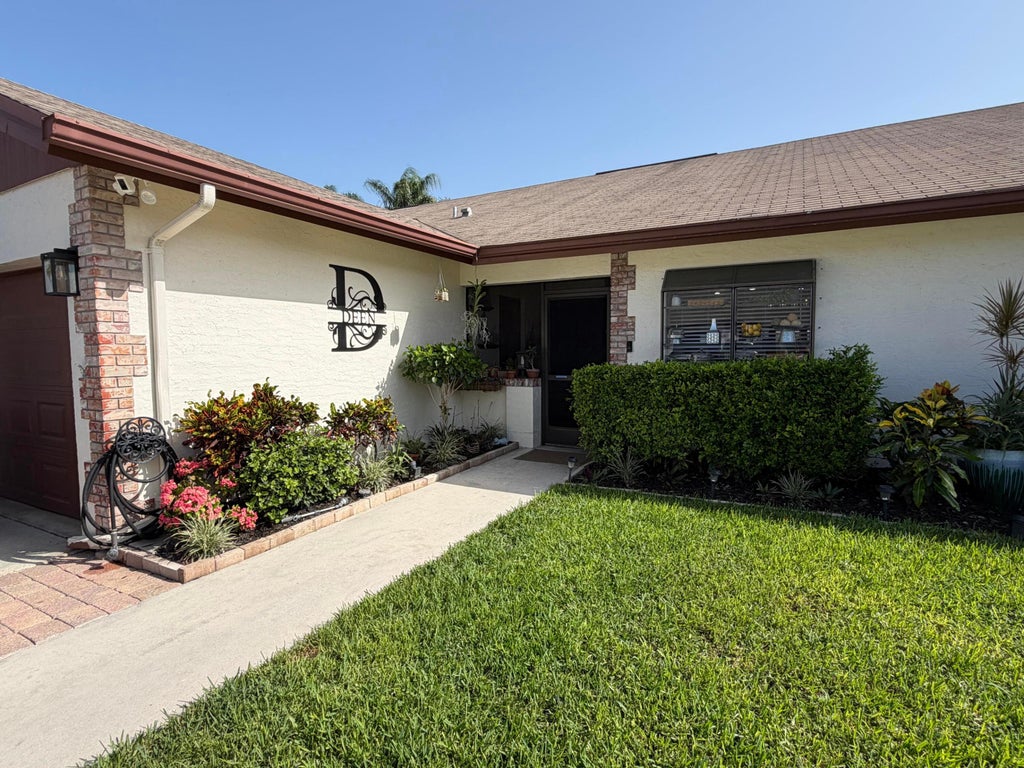 Photo of 187 Moccasin Trail N, Jupiter, FL 33458 (MLS # B26079443)