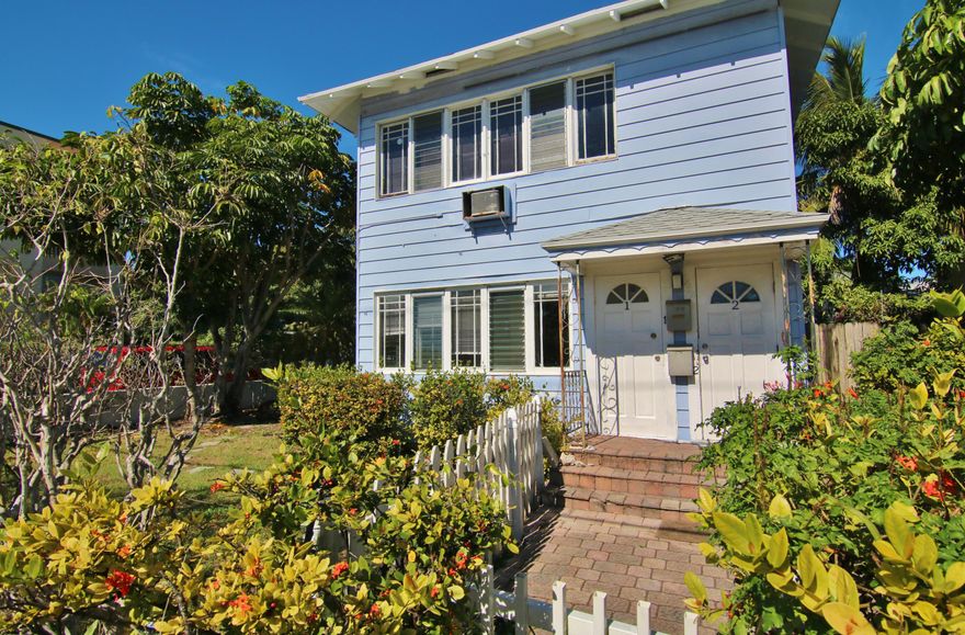 Big ground floor 2 bed 1 bath w/ spacious living rm, Dining rm, Washer/Dryer inside unit, Wonderful wood flooring, 3 short blocks to downtown shops, restaurants and activies, short walk to park and beach, Full size Range and Ref, Includes washer/Dryer, includes water, landlord is pet friendly