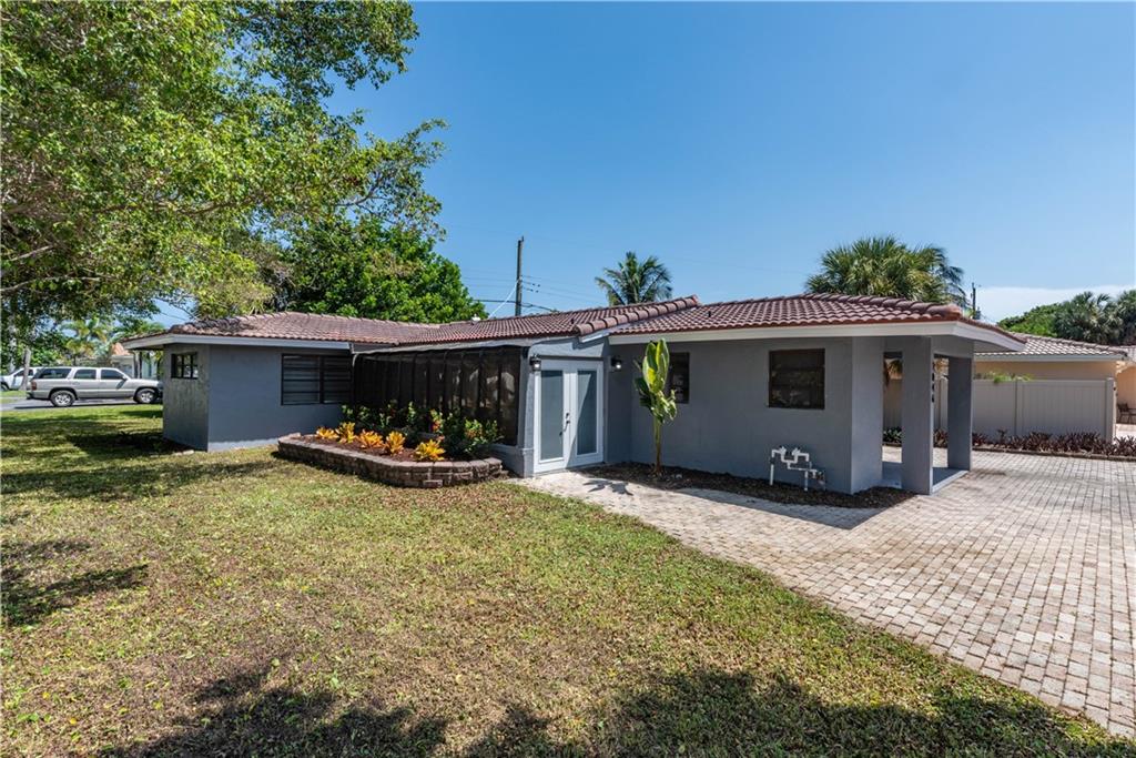 Photo of 1046 SE 22nd Ave, Pompano Beach, FL 33062 (MLS # F10300374)