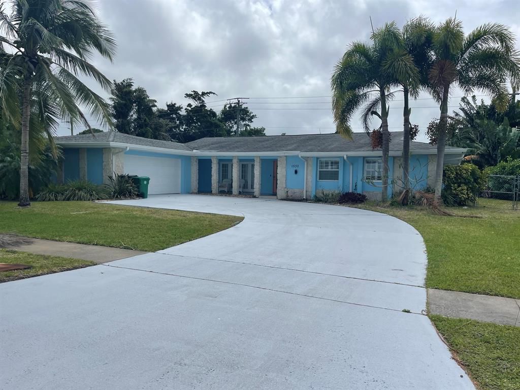 Photo of 1530 SE Sunshine Avenue, Port St Lucie, FL 34952 (MLS # R10883176)