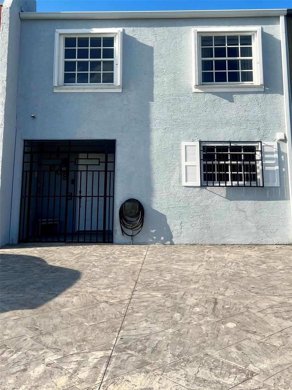 listing image 0