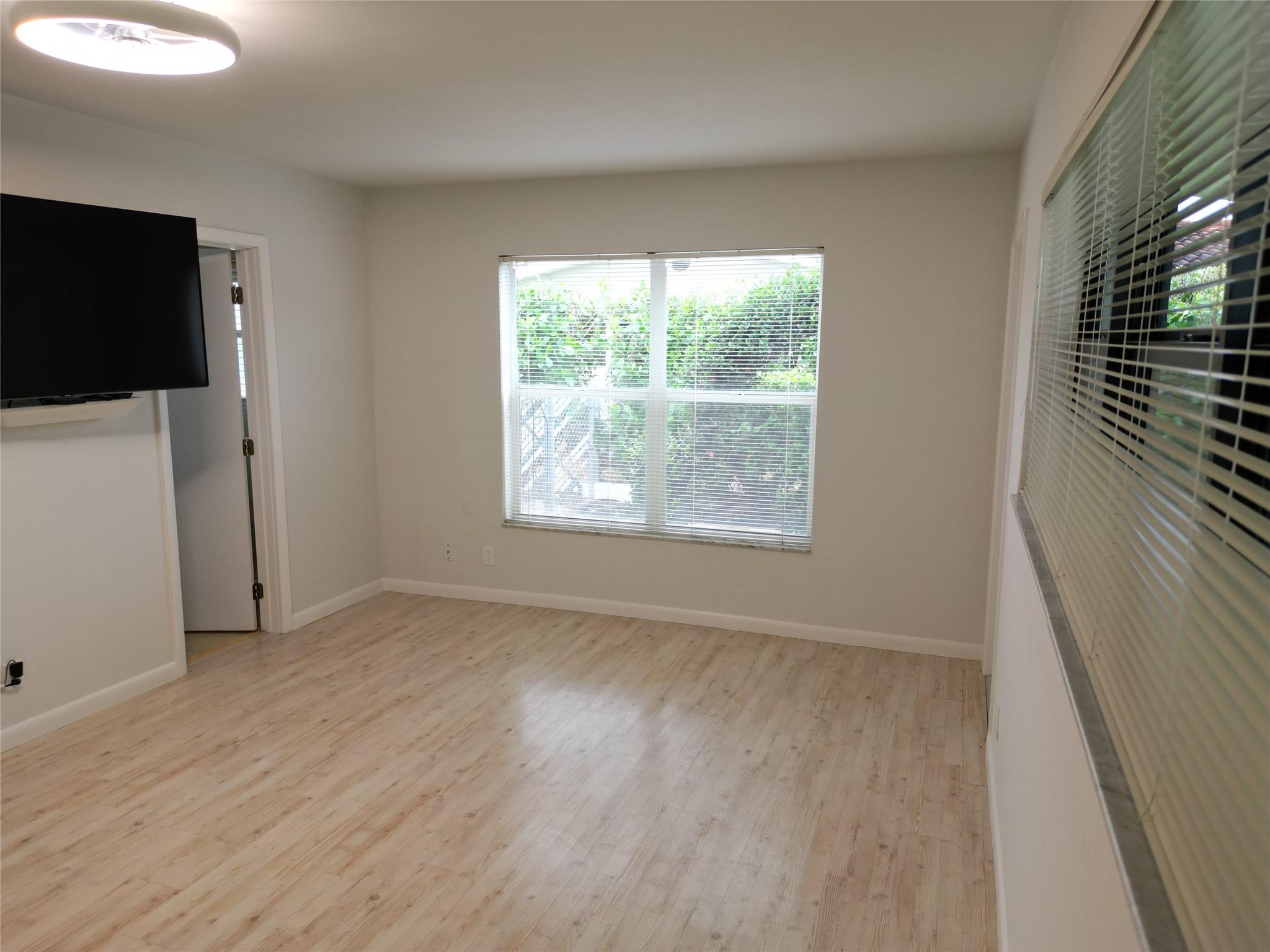 988 SW 9th Ave