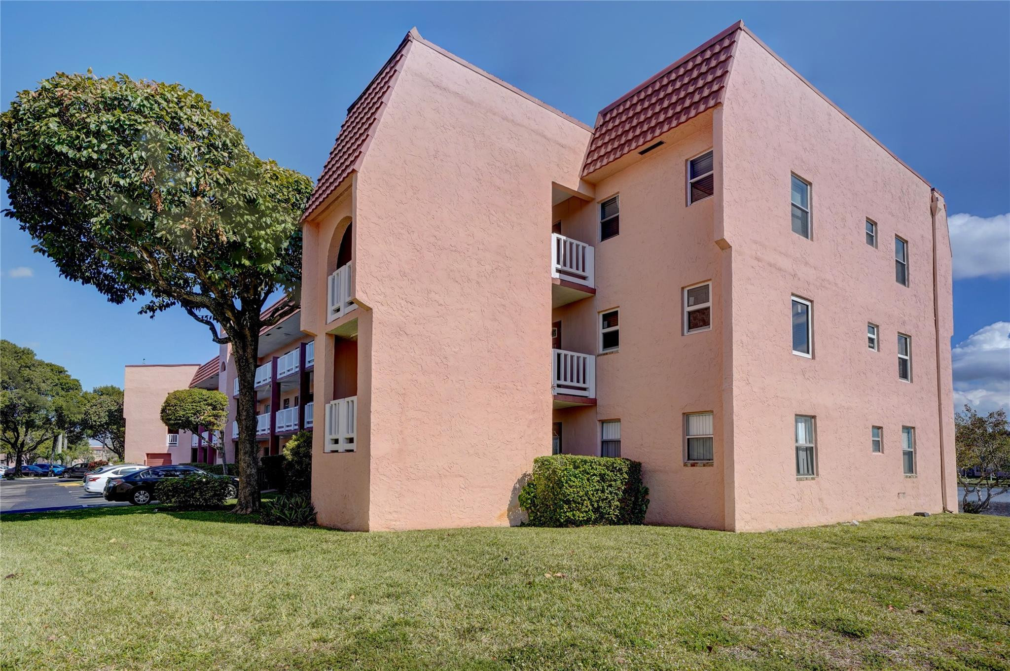 SUNRISE LAKES PHASE III - Residential