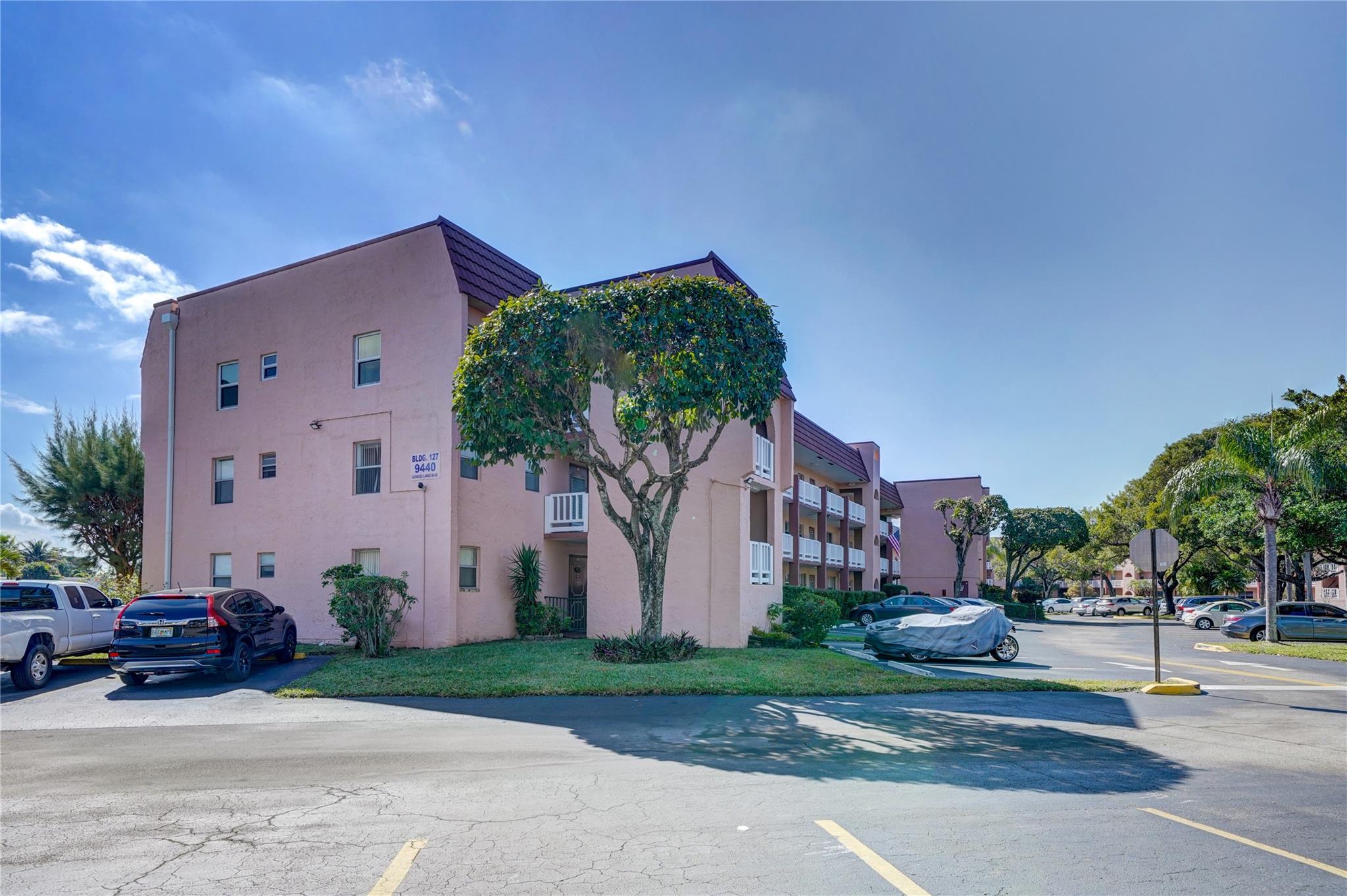 SUNRISE LAKES PHASE III - Residential