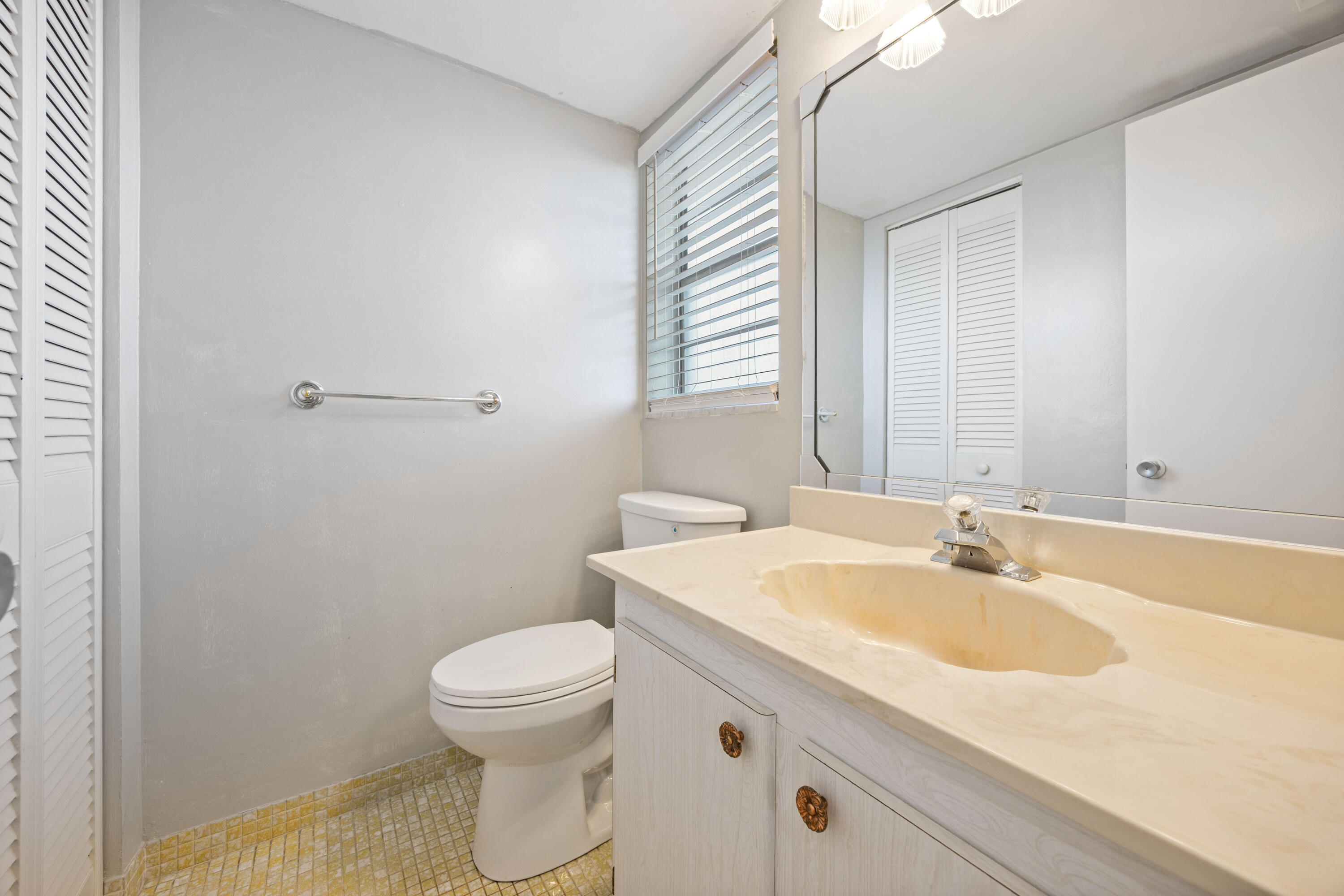VILLAGE ROYALE ON THE GRE - Residential