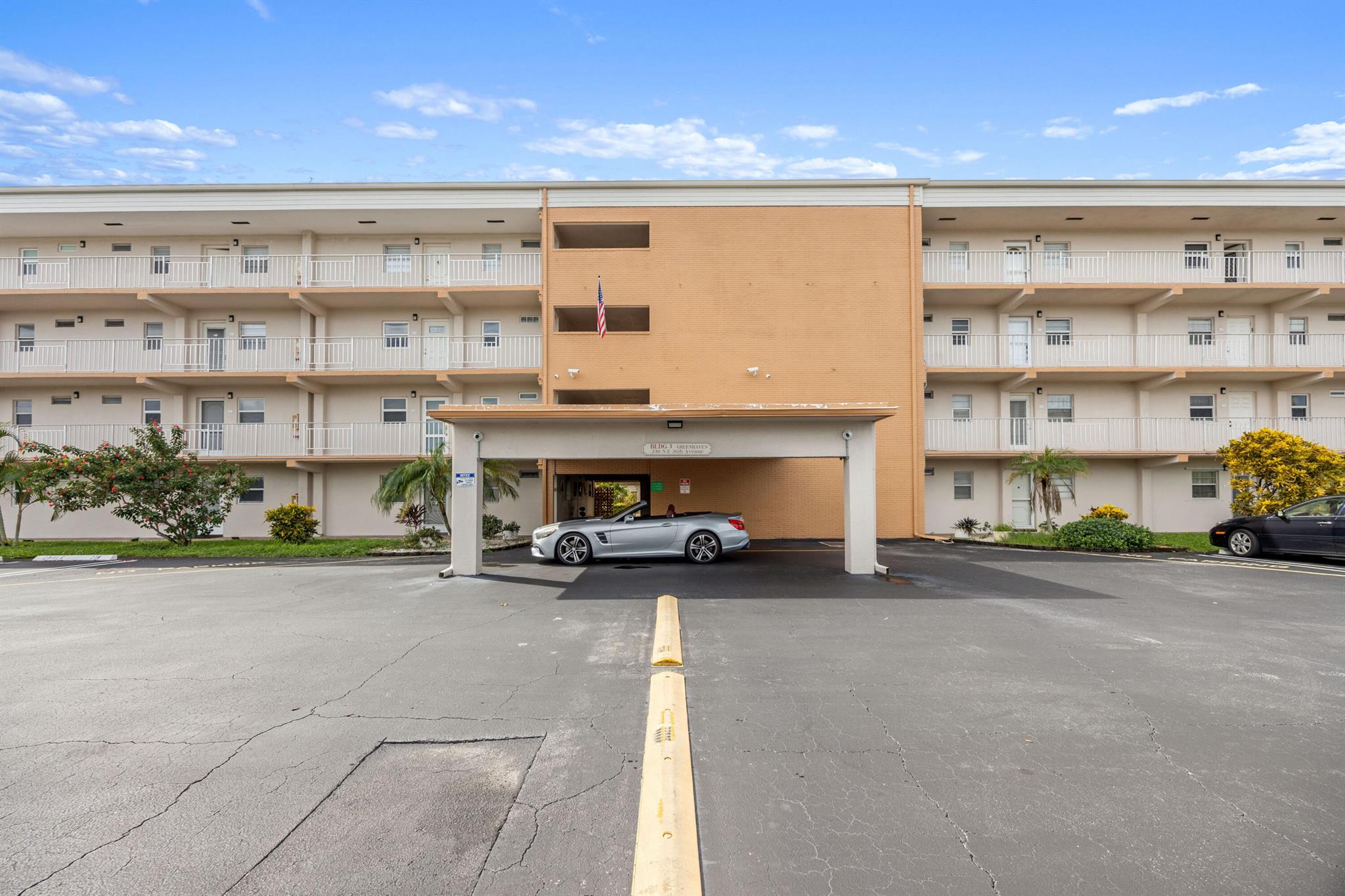 VILLAGE ROYALE ON THE GRE - Residential