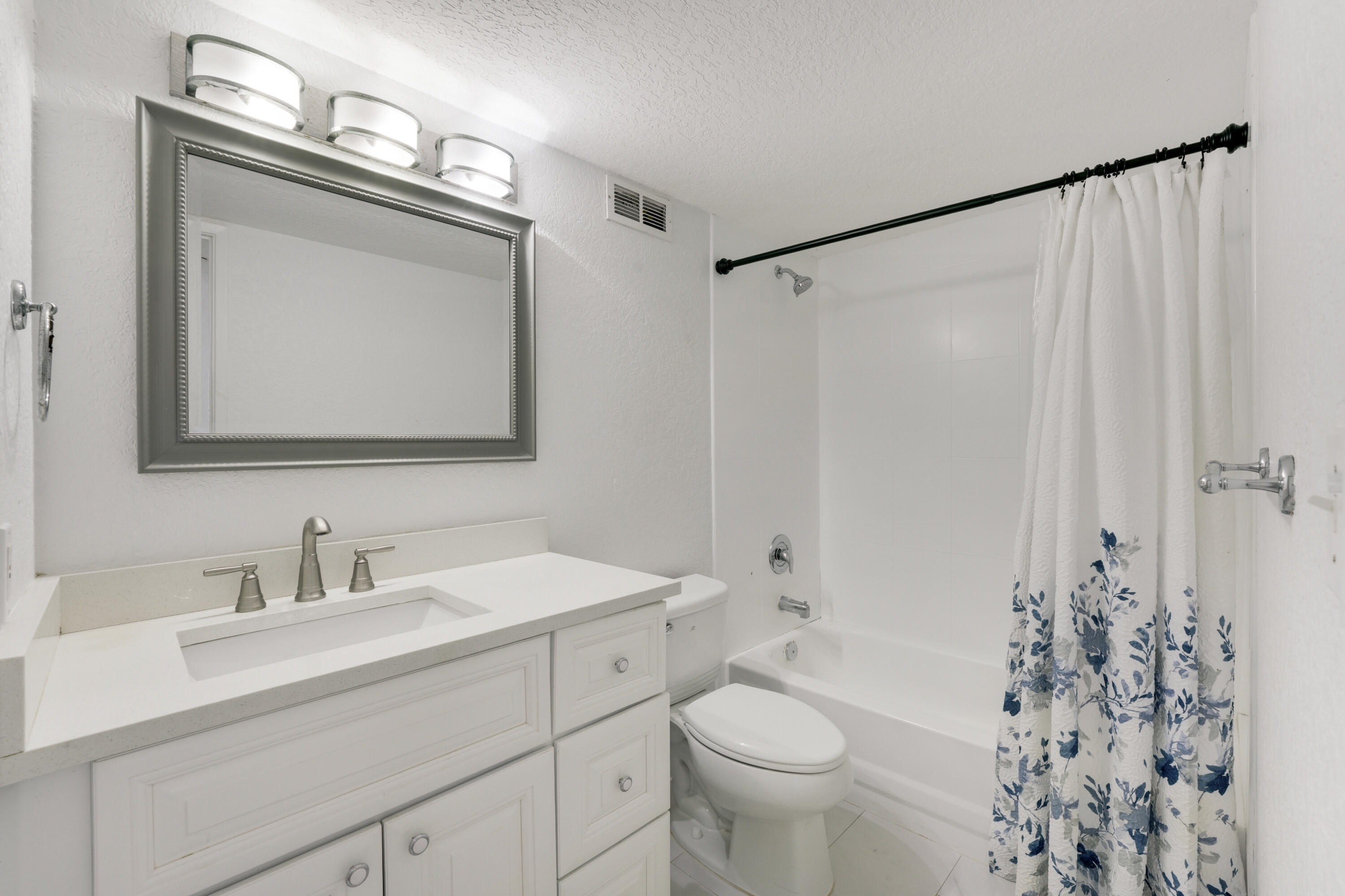 YACHT CLUB ON THE INTRACOASTAL CONDO - Residential