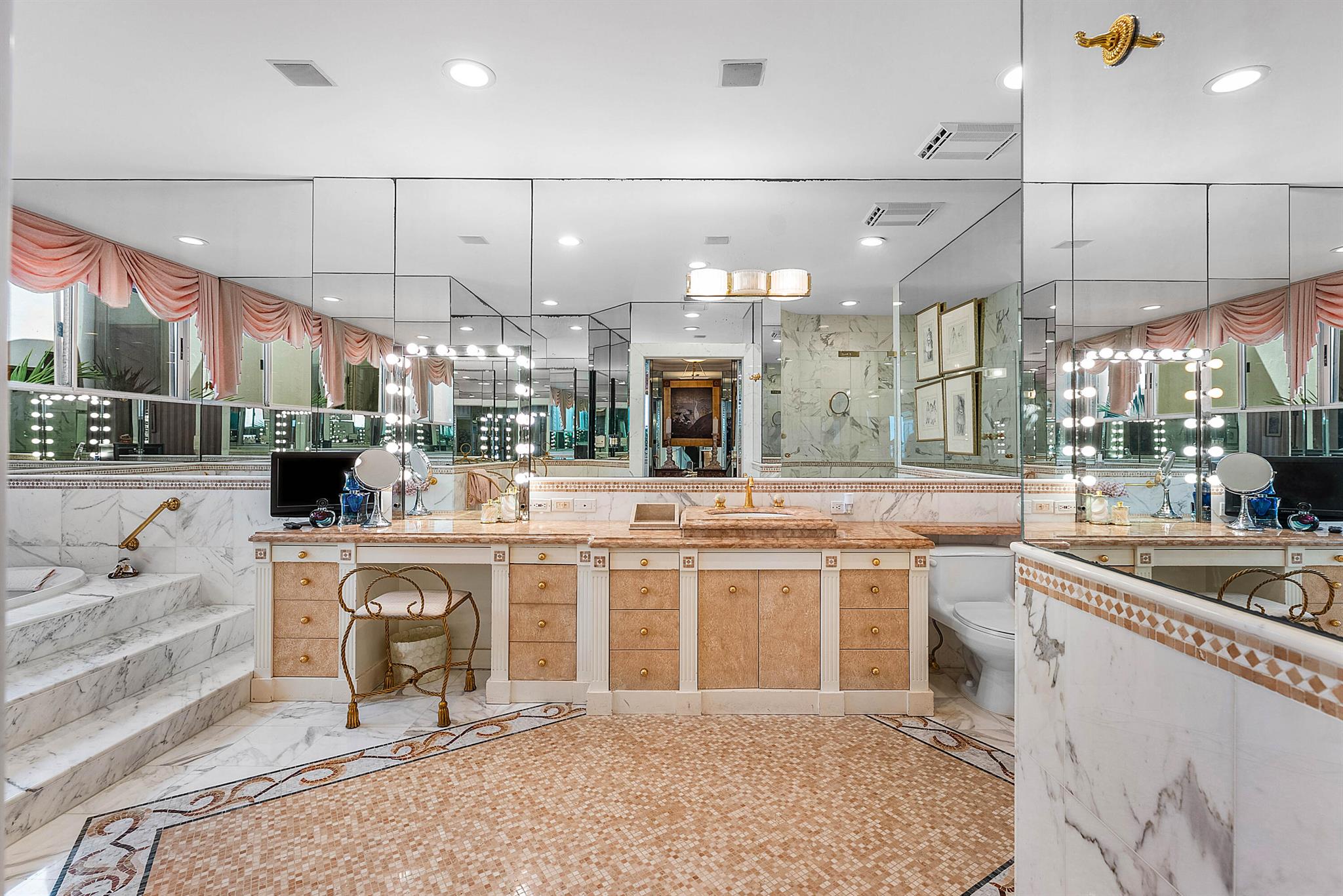 RESIDENCES AT SLOANS CURV - Residential Lease