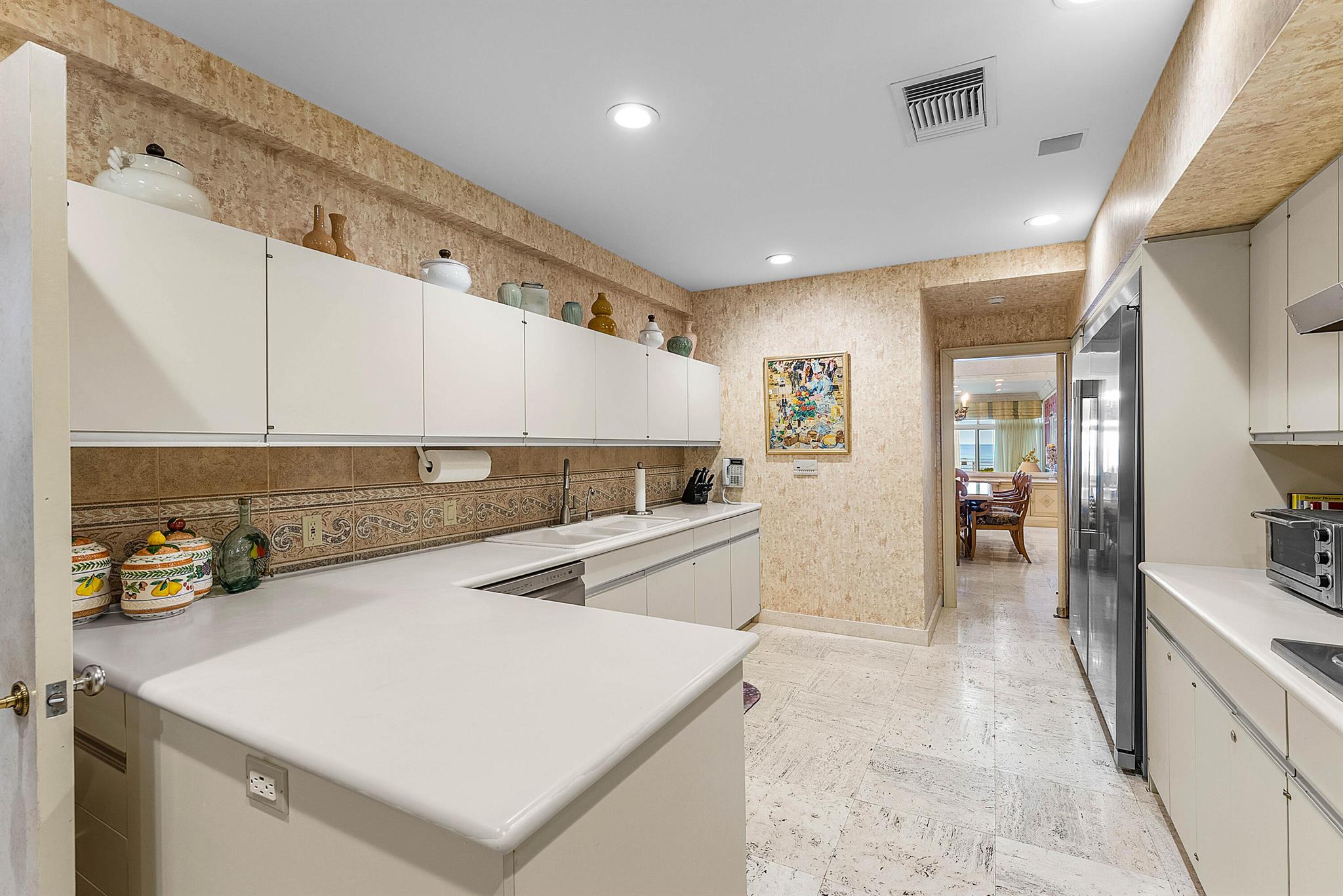 RESIDENCES AT SLOANS CURV - Residential Lease