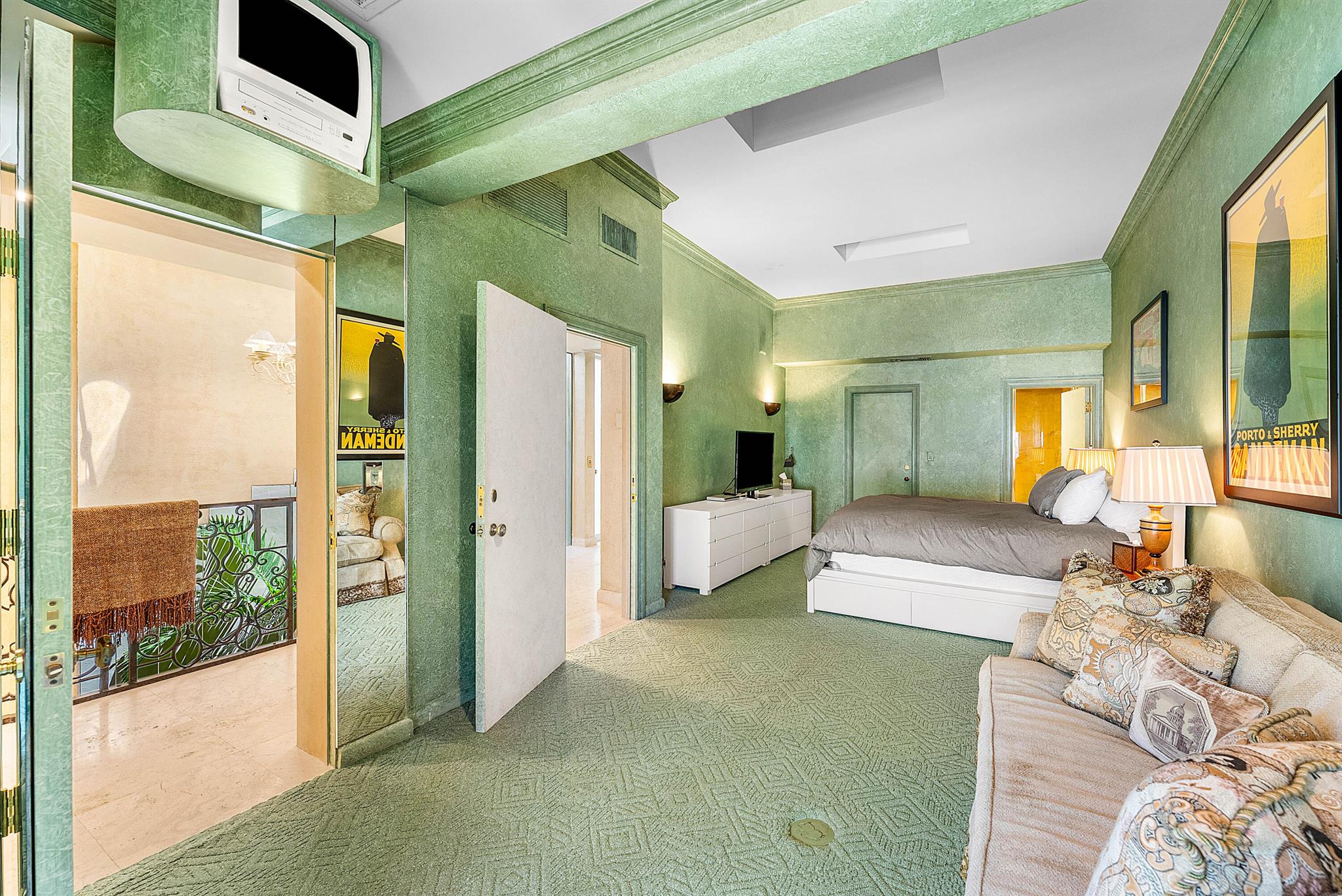 RESIDENCES AT SLOANS CURV - Residential Lease