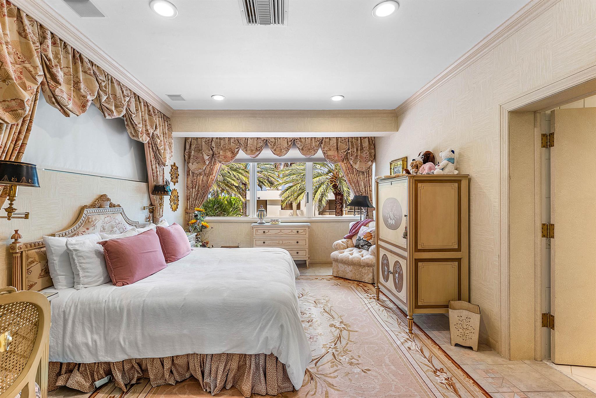 RESIDENCES AT SLOANS CURV - Residential Lease