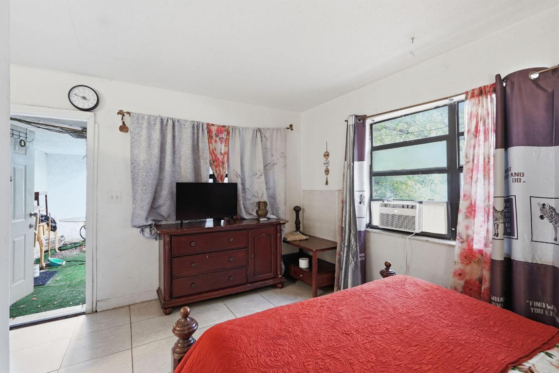 NORTH HOLLYWOOD - Residential Income