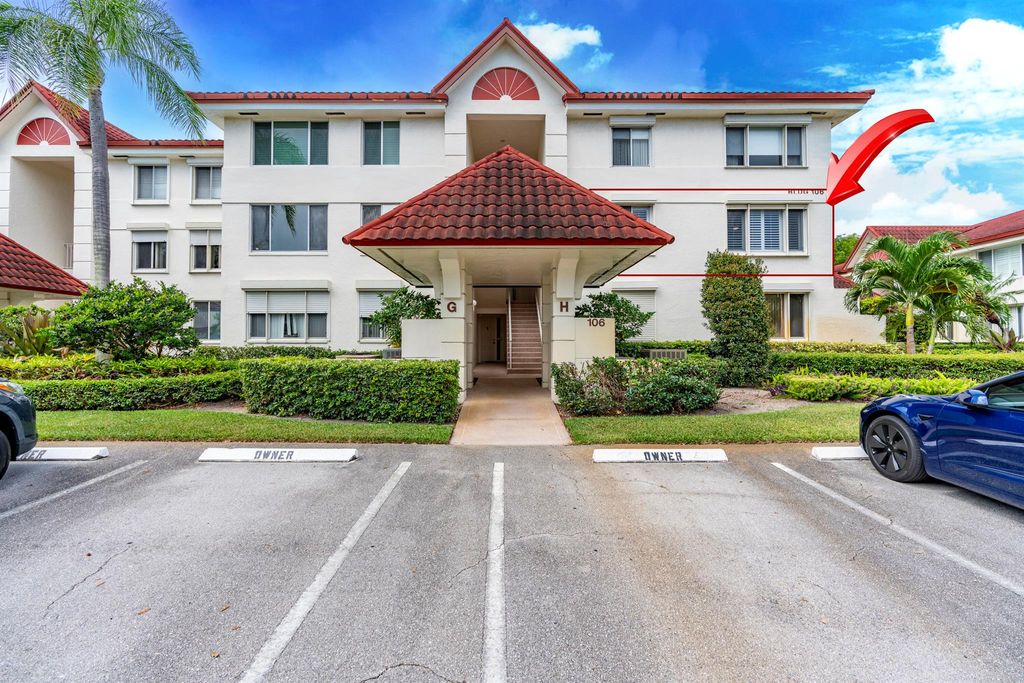 Photo of 106 Half Moon Circle #H2, Hypoluxo, FL 33462 (MLS # R11102367)