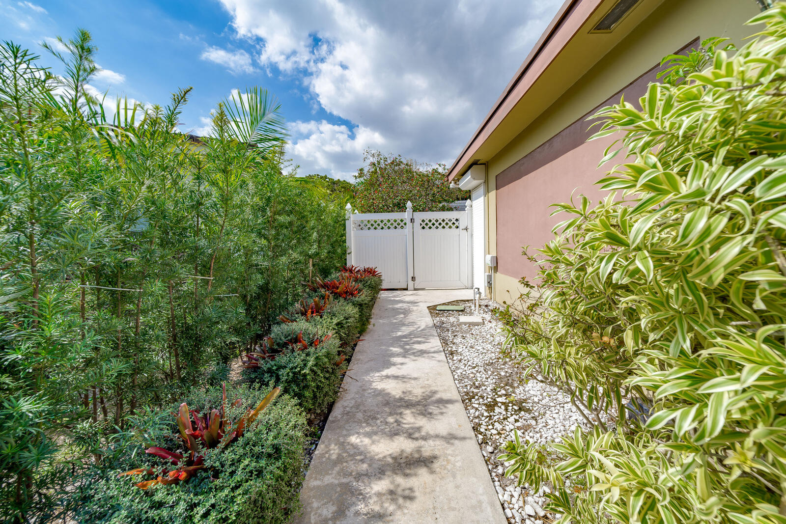 ROYAL OAK HILLS 1ST SEC - Residential