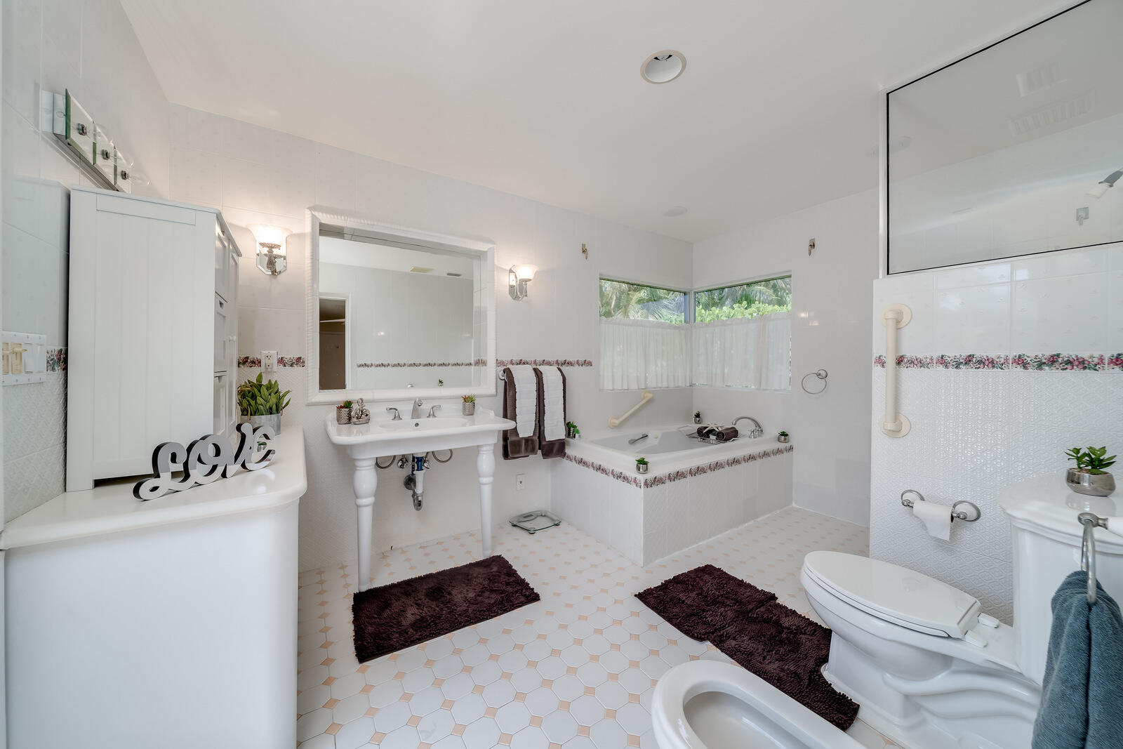 ROYAL OAK HILLS 1ST SEC - Residential