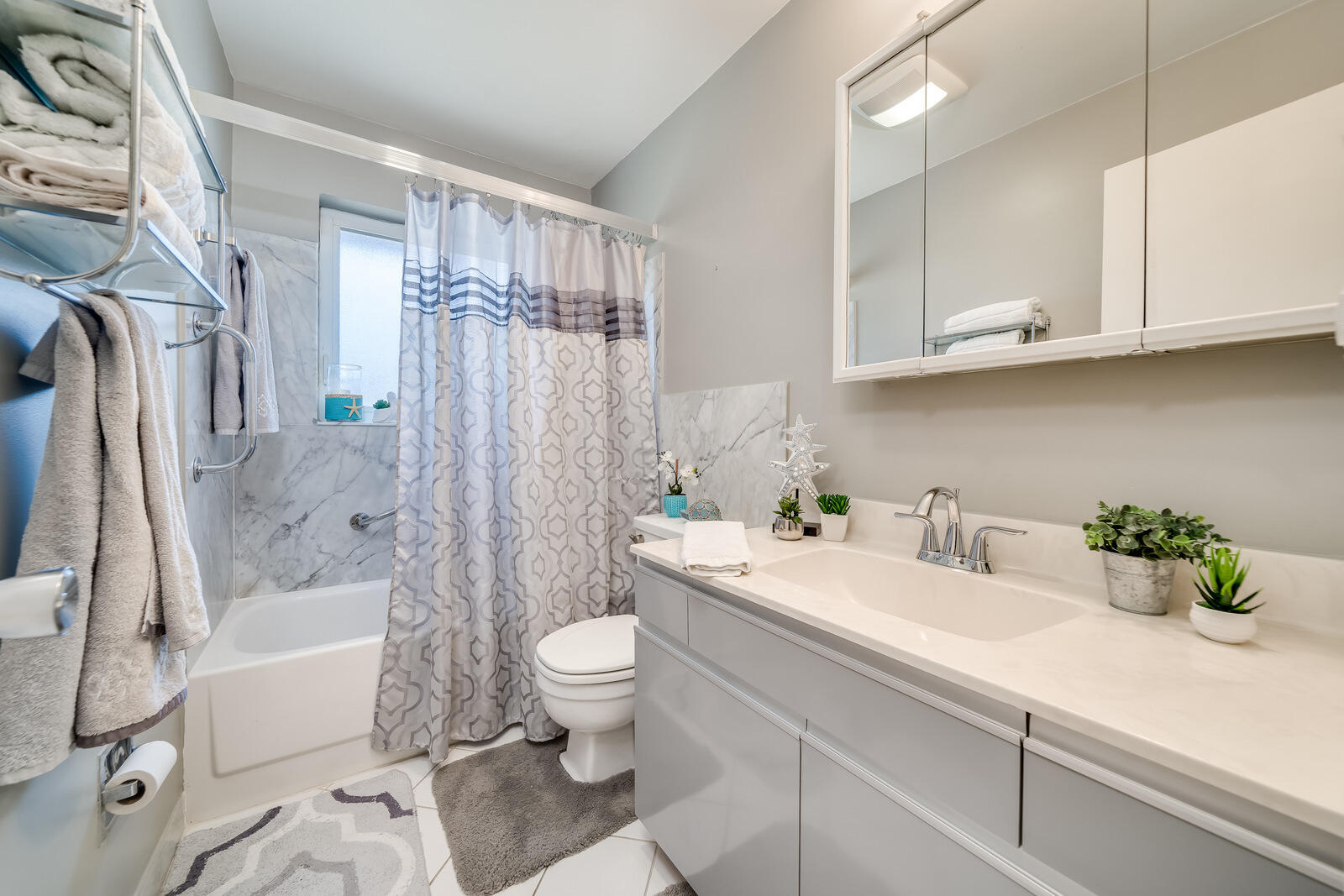 ROYAL OAK HILLS 1ST SEC - Residential