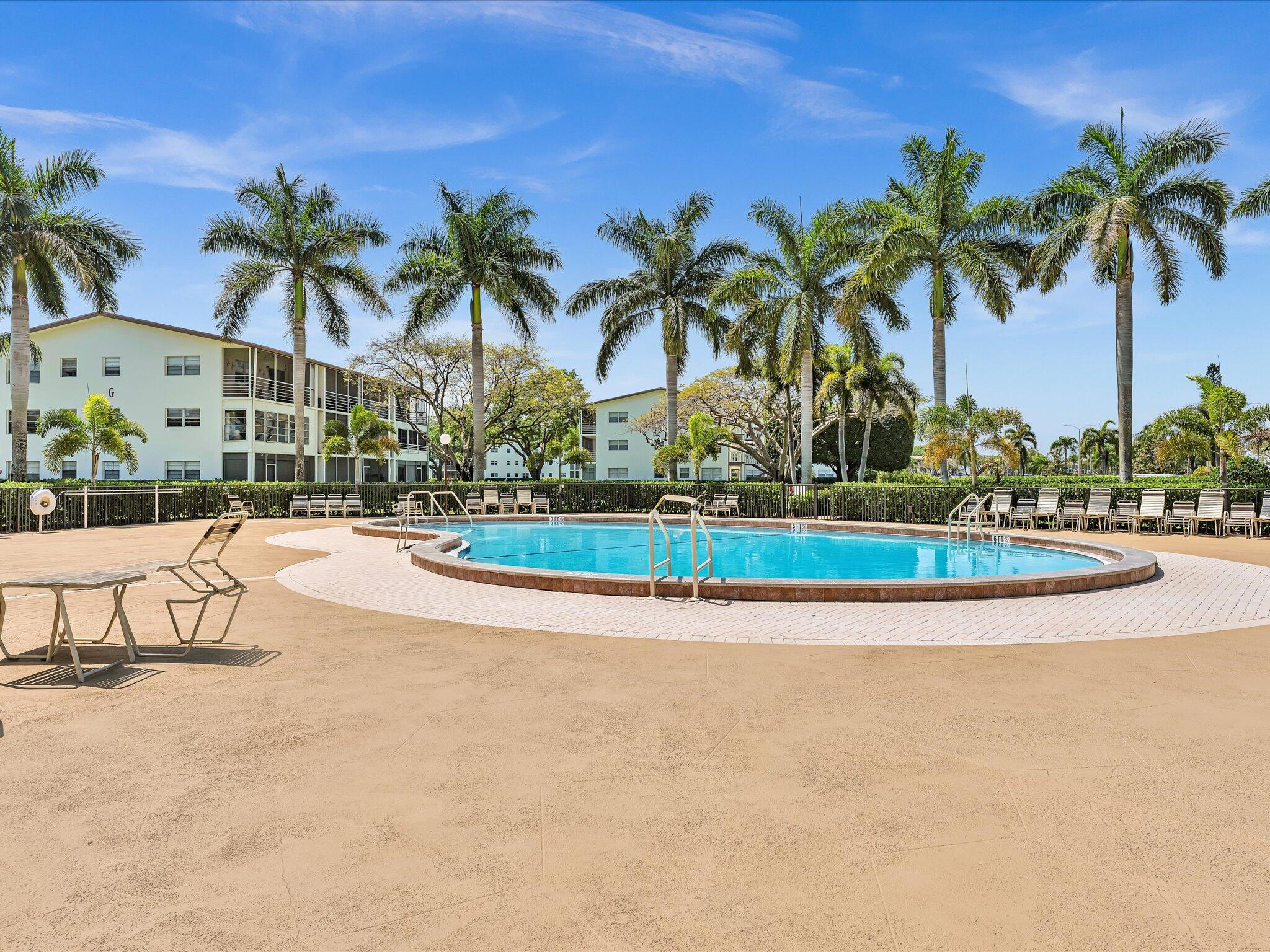 FANSHAW AT CENTURY VILLAGE CONDO - Residential