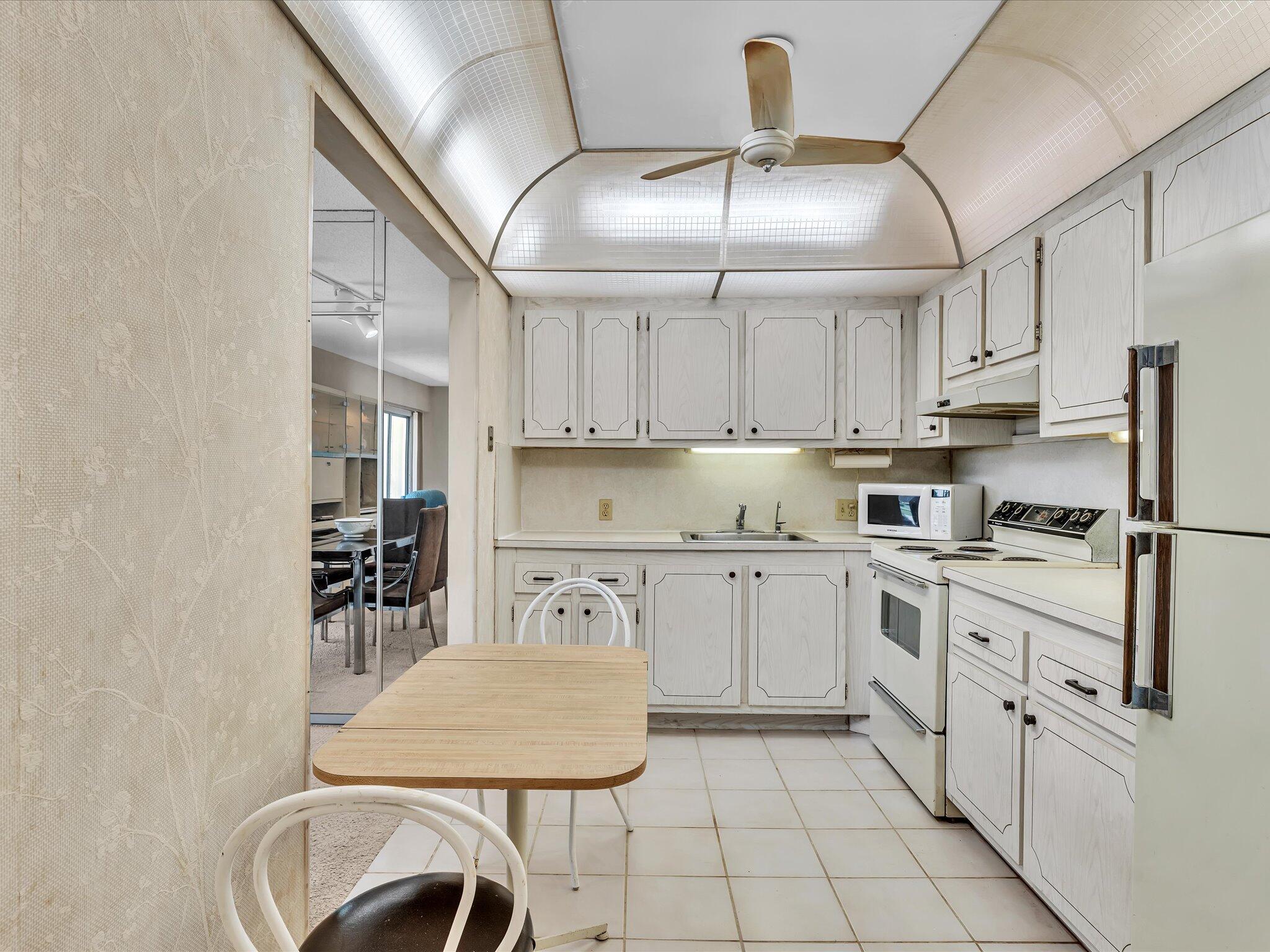 FANSHAW AT CENTURY VILLAGE CONDO - Residential