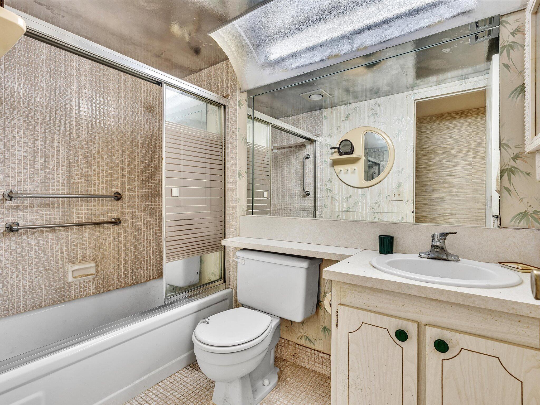 FANSHAW AT CENTURY VILLAGE CONDO - Residential