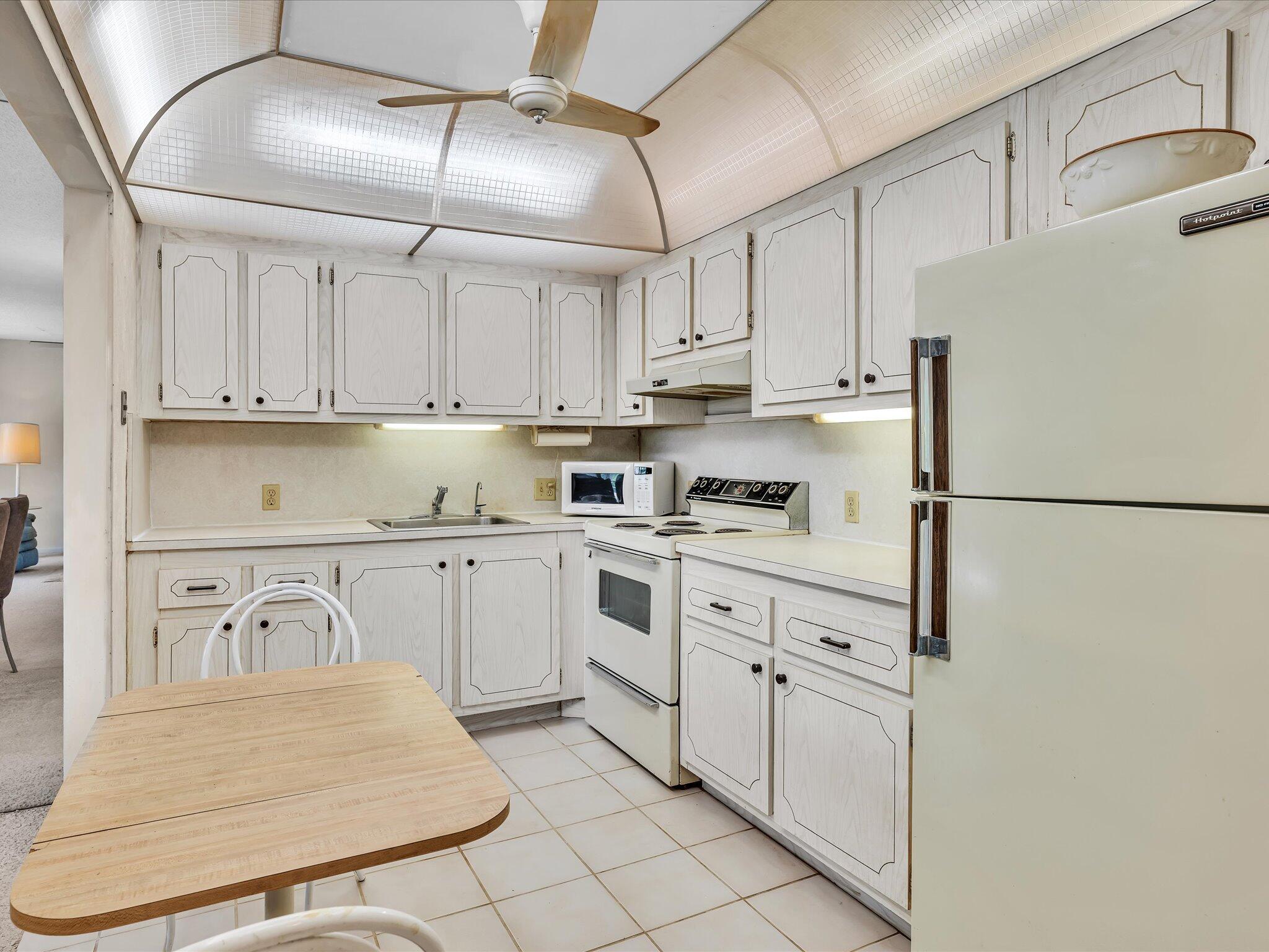 FANSHAW AT CENTURY VILLAGE CONDO - Residential