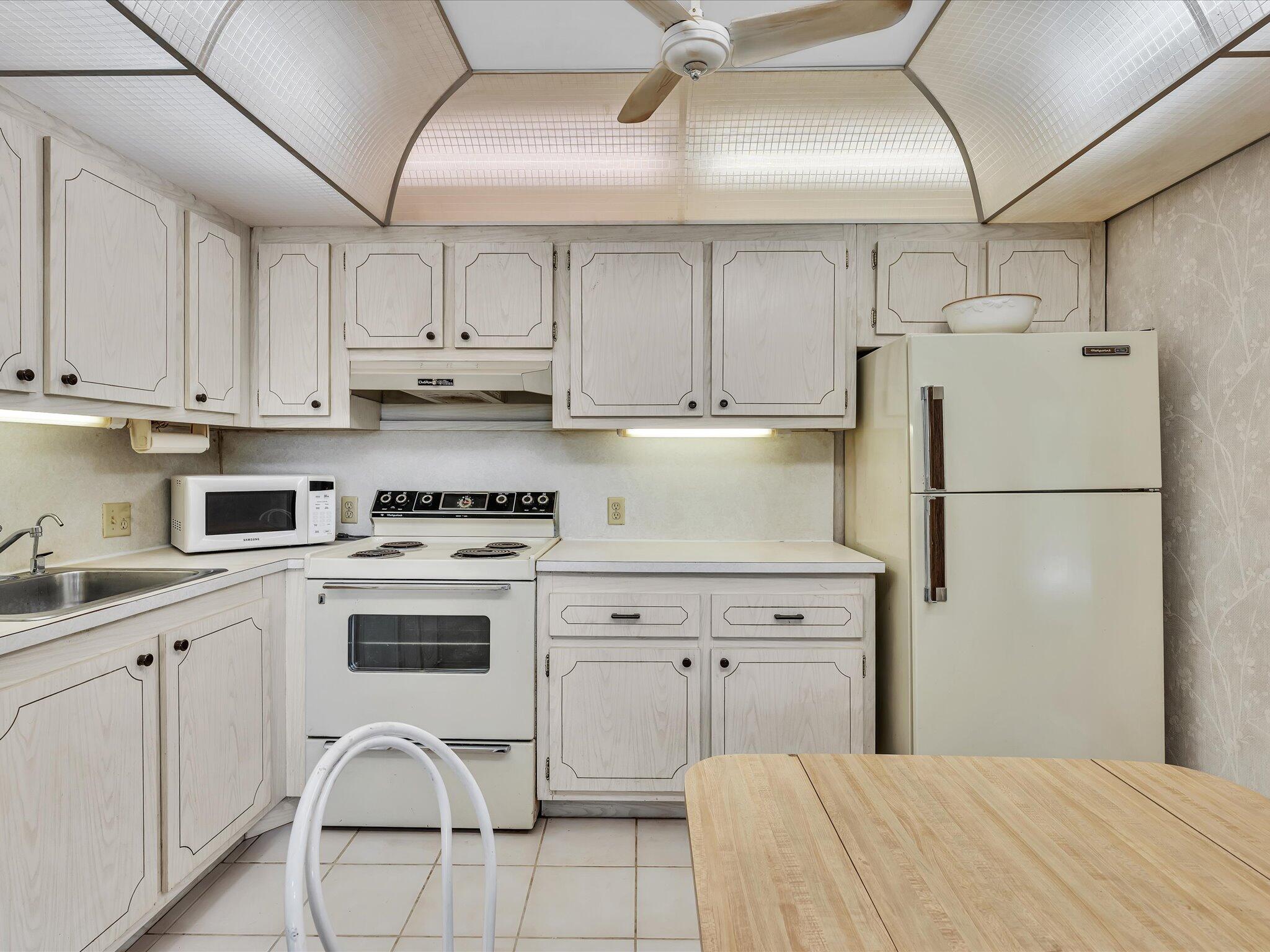 FANSHAW AT CENTURY VILLAGE CONDO - Residential