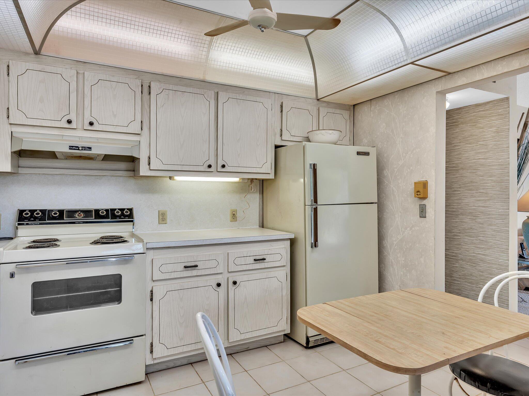 FANSHAW AT CENTURY VILLAGE CONDO - Residential