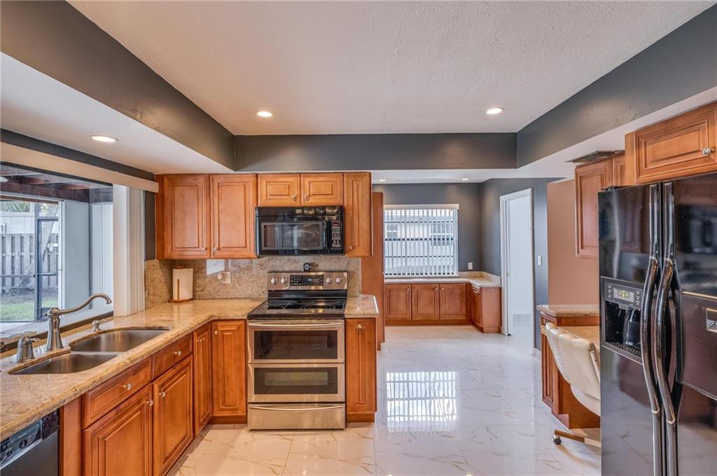 Jacaranda Lakes Sec 1 92- - Residential