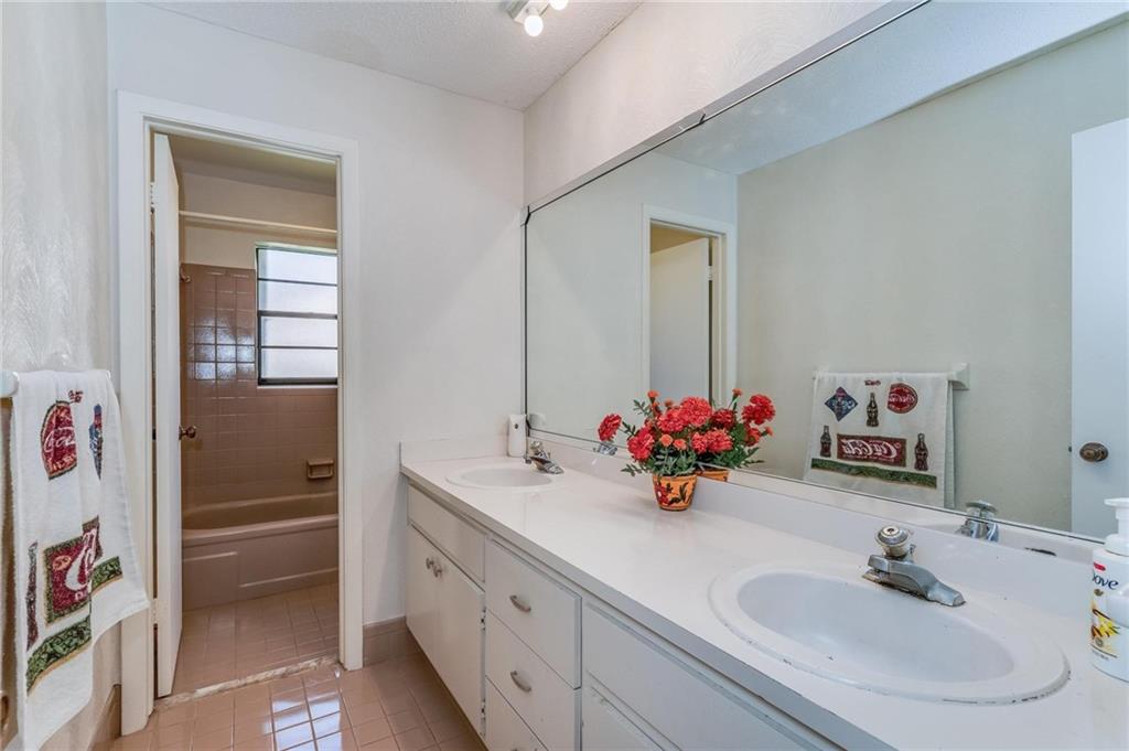 Jacaranda Lakes Sec 1 92- - Residential