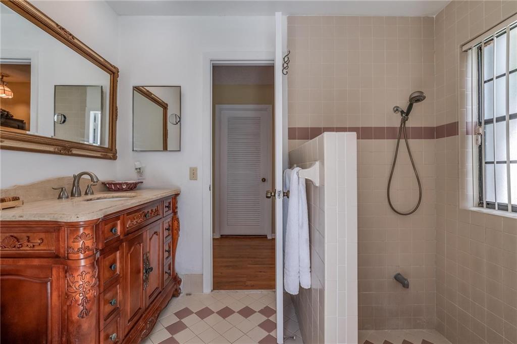 Jacaranda Lakes Sec 1 92- - Residential