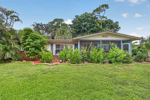 Photo of 902 SE OCEAN Avenue, Stuart, FL 34996 (MLS # B26058494)