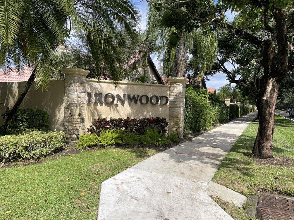 Photo of 36 Ironwood Way N #36, Palm Beach Gardens, FL 33418 (MLS # R11128354)