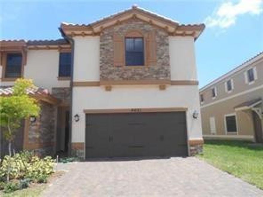 Amazing end unit four bedroom, with spacious floor plan. Private backyard. Amazing amenities. Two great club houses.