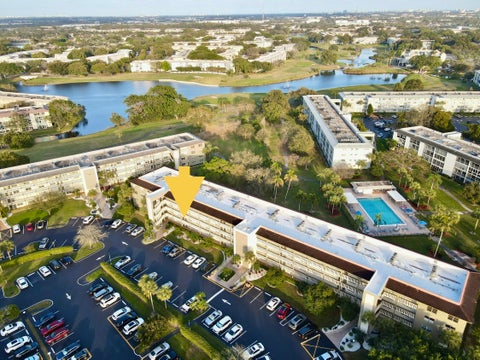 Photo of 2901 Victoria Circle #D2, Coconut Creek, FL 33066 (MLS # R11146025)