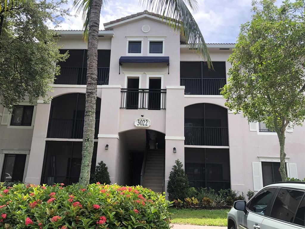 Photo of 3022 Alcazar Place Pl #102, Palm Beach Gardens, FL 33410 (MLS # R10828381)