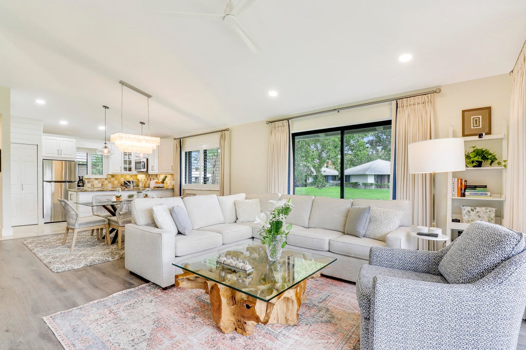 Photo of 815 Club Drive, Palm Beach Gardens, FL 33418 (MLS # R10973243)