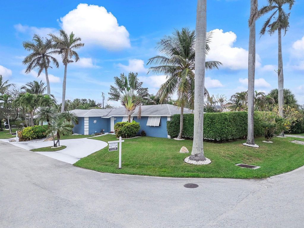 Photo of 3101 W Pierson Drive, Delray Beach, FL 33483 (MLS # R10946992)