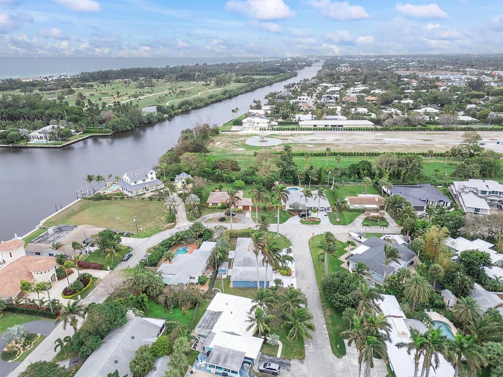 Photo of 3101 W Pierson Drive, Delray Beach, FL 33483 (MLS # R10946992)