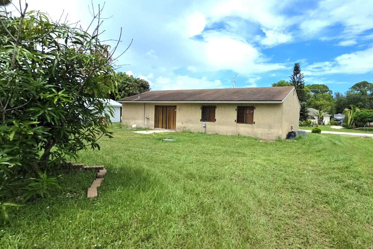 View photos, virtual tours, details... 2522 SE Mariposa Avenue