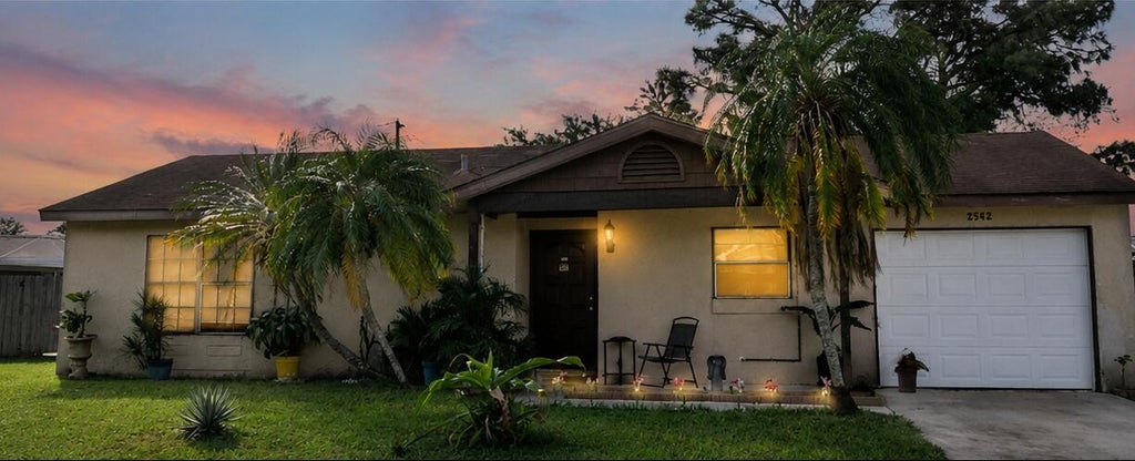 Photo of 2522 SE Mariposa Avenue, Port Saint Lucie, FL 34952 (MLS # B26056676)