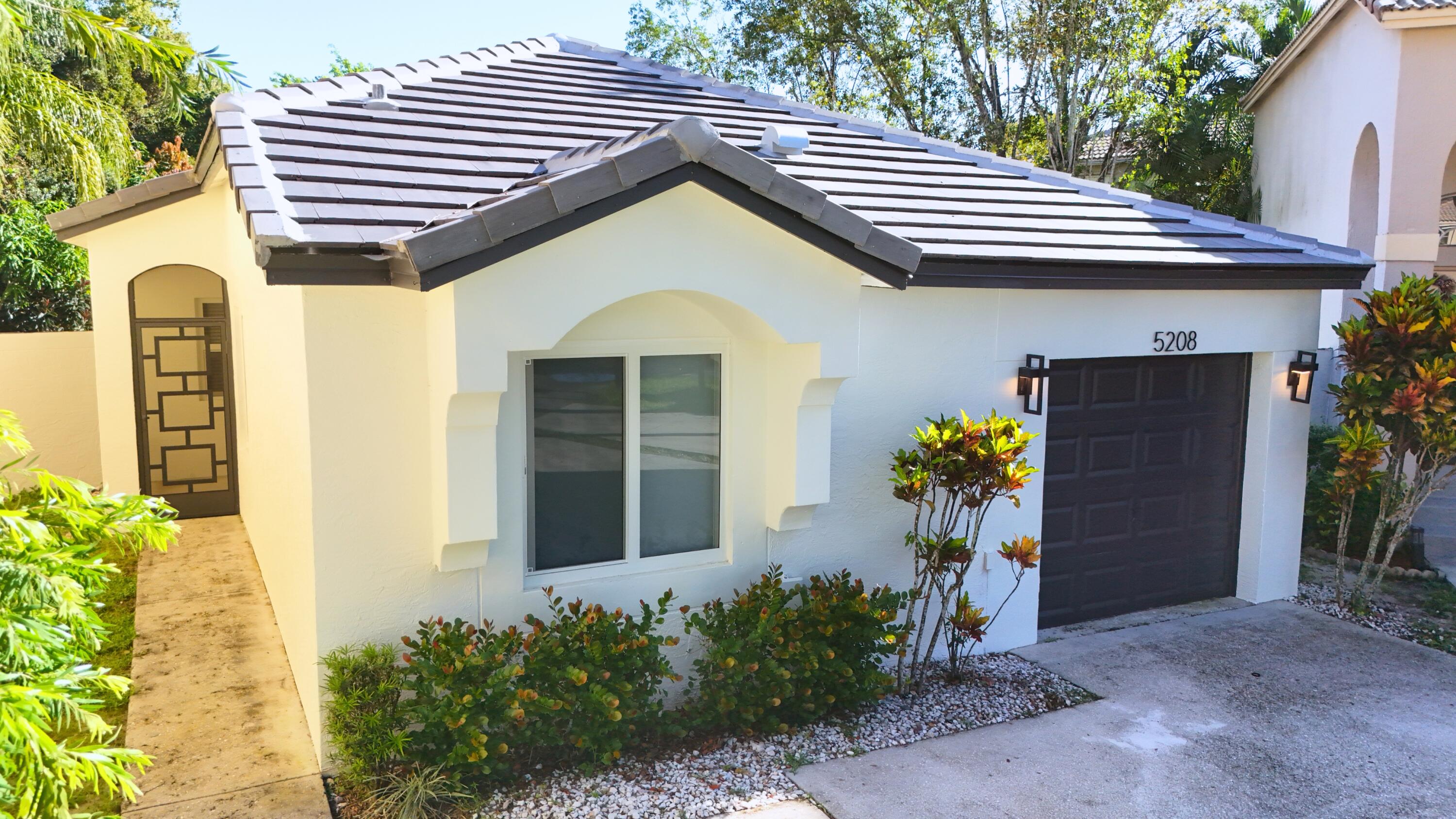 5208 EAGLE CAY Place