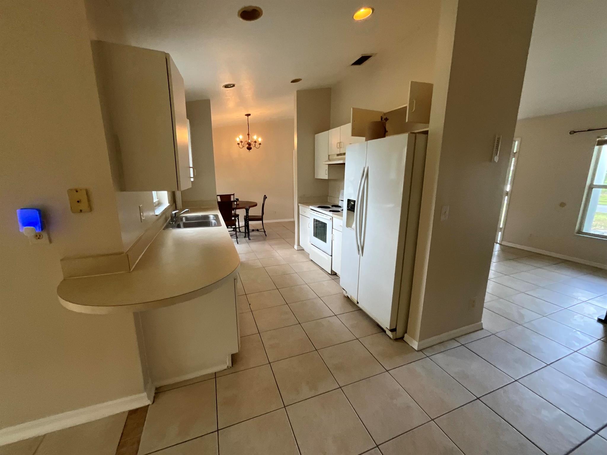 PORT ST LUCIE-SECTION 15- - Residential Lease