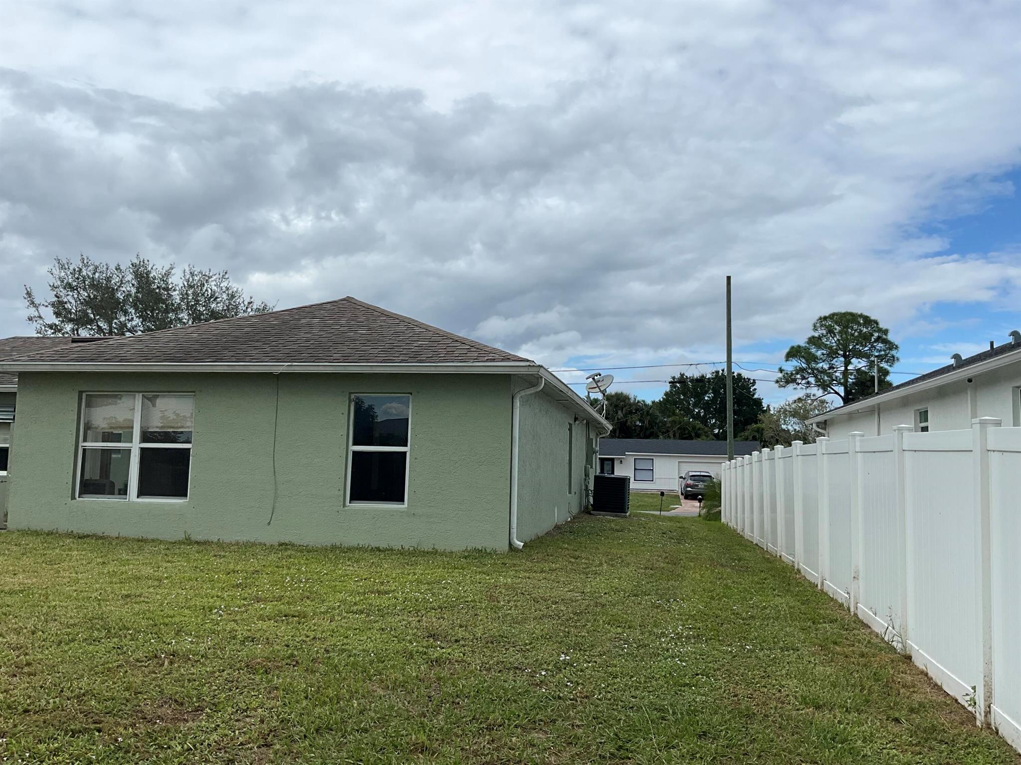 PORT ST LUCIE-SECTION 15- - Residential Lease